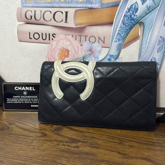 Chanel Vintage CC Bifold Wallet with Hot Pink Interior - Picture 1 of 16